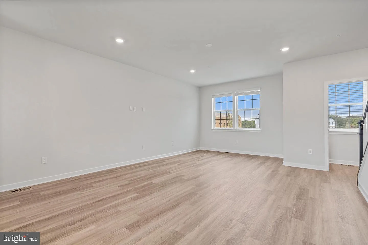 4 bed, 4.5 bath, 1969 sqft, $3,395 — Photo 3