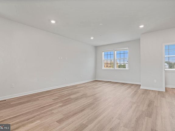 3rd image of 7518 Daybreak Dr