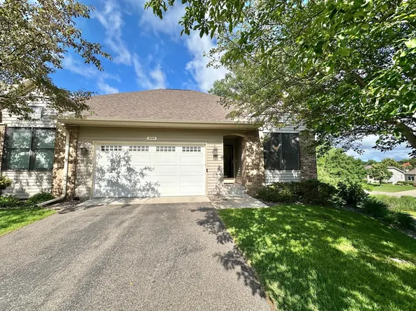 2734 Lindsey Ct, New Brighton, MN 55112
