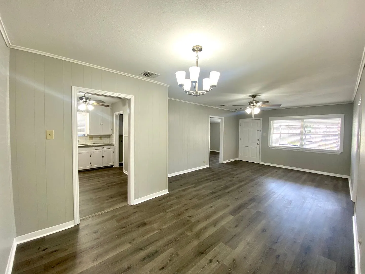 3 Bedroom 3 bathroom Remodeled home ready to be loved — Photo 1
