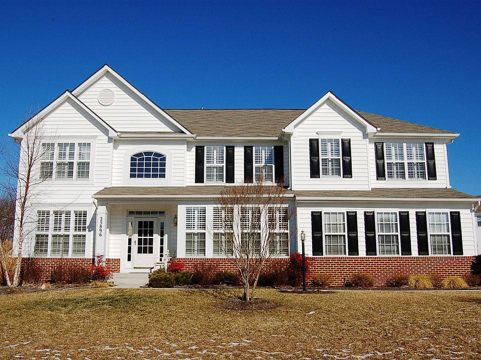 SENSATIONAL COLONIAL w/OVER 5,000 FINISHED SQFT