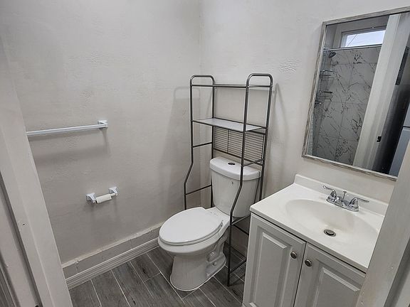 4th image of 5317 1/2 Gulfport Blvd #B