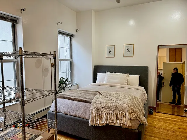 245 W 16th St #C2 — Photo 4