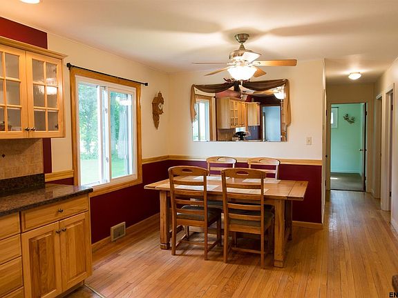 3rd image of 5 Martin Ln