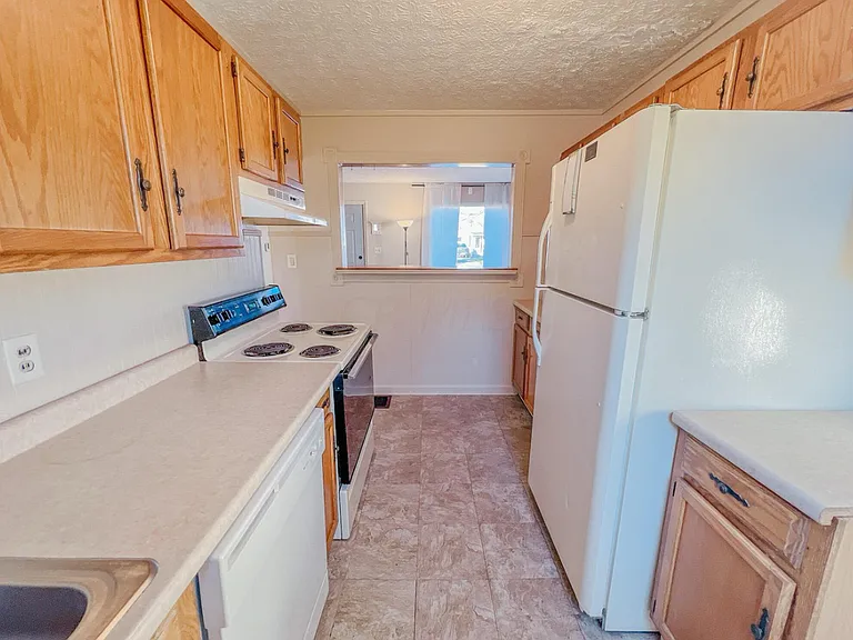 2630 Homecroft Dr — Photo 5