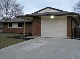 121 Lodestone Dr, Englewood, OH