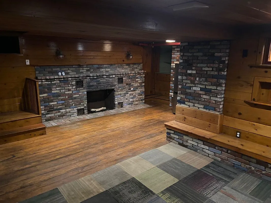 40 Maple Grove Ave — Photo 2