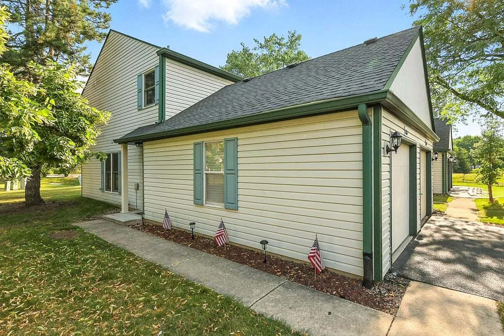 2621 Wingate Ct — Photo 2