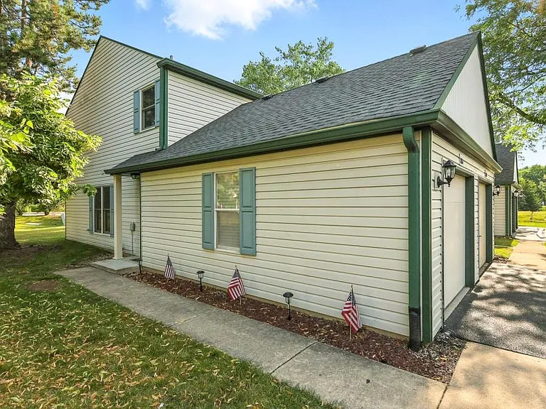 2621 Wingate Ct — Photo 2