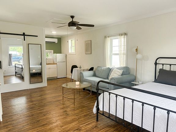 3rd image of 419 N F St #1/2