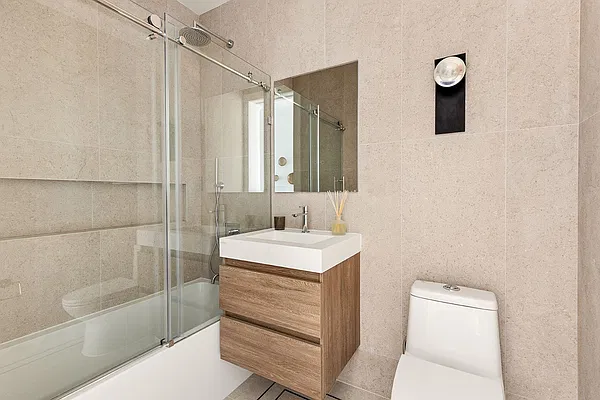 Bathroom, photo 1