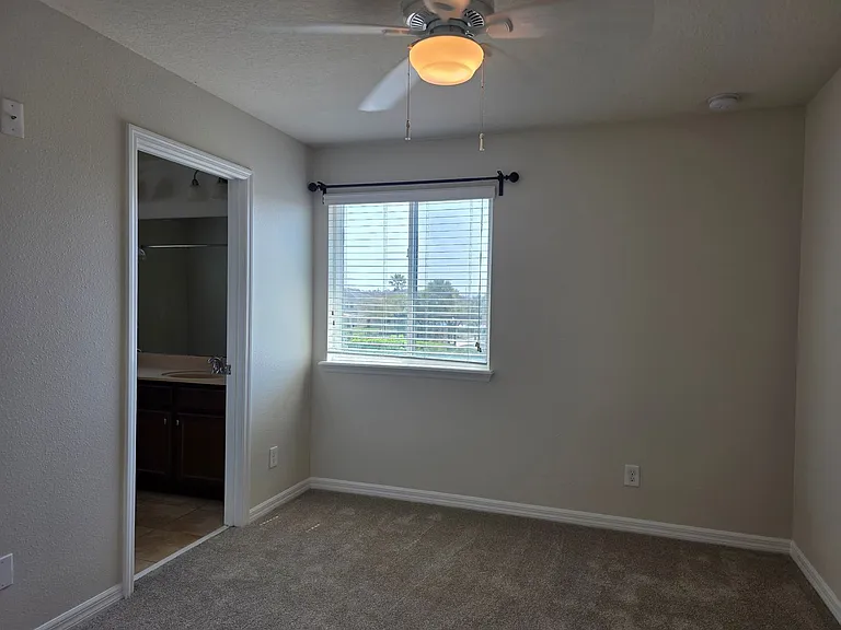 4772 Silver Birch Way — Photo 32