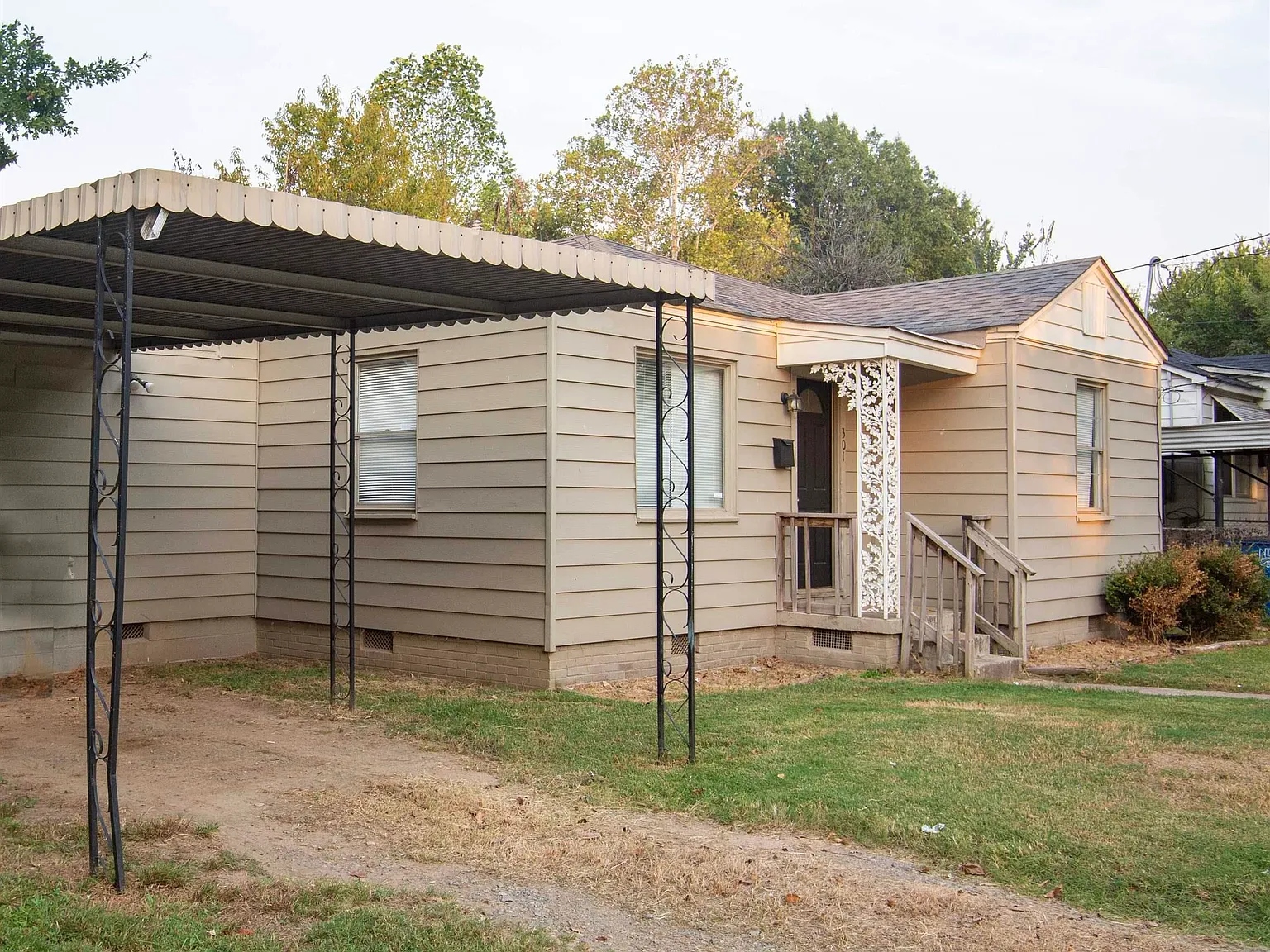 3 bed, 1.0 bath, 1252 sqft, $1,075 — Photo 2