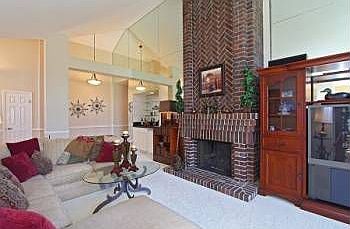4th image of 359 Jacaranda Dr