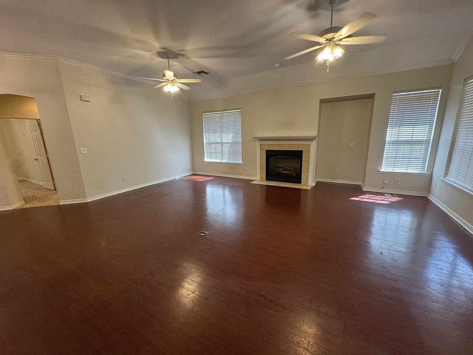 3 bed, 2049 sqft, $2,200 — Photo 3