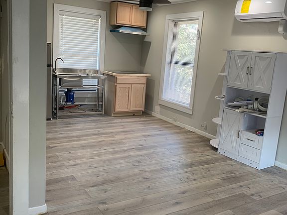 4th image of 901 E Park Ave #2
