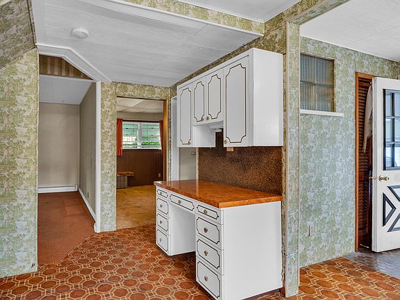 5th image of 15 Poland Ave
