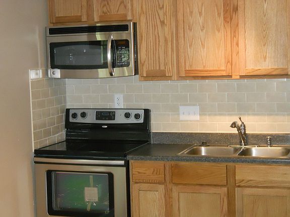 4th image of 920 Estes Dr