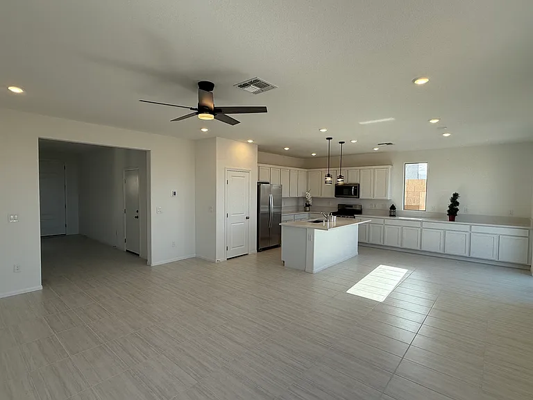 W Quail Ave — Photo 16