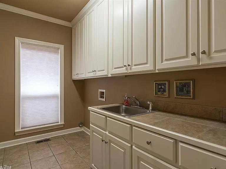 20 Bristol Ct — Photo 33