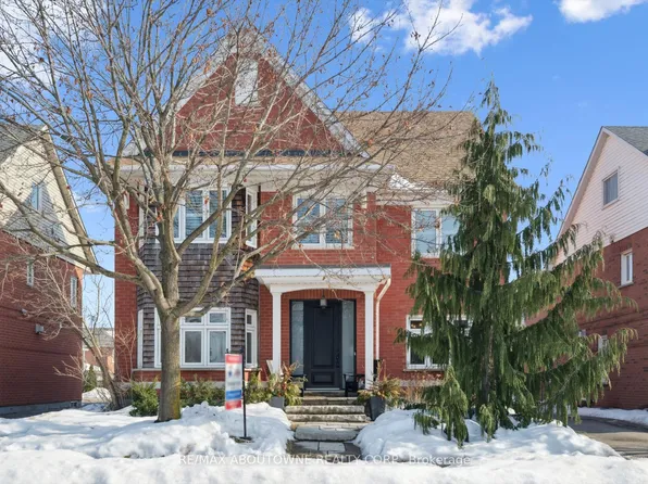 256 Lexington Rd, Oakville, ON L6H 6L9