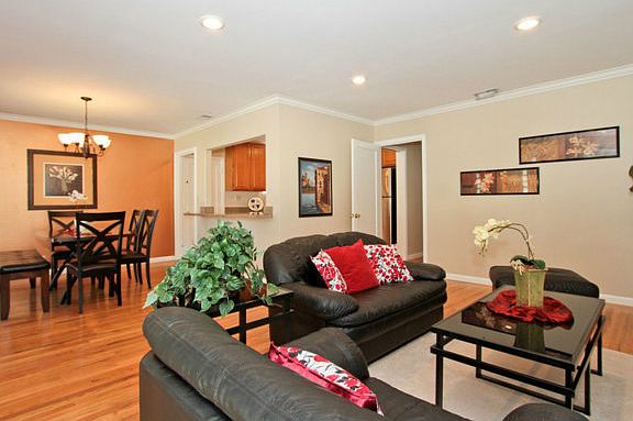 3rd image of 2428 Fernwood Ave