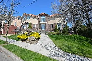 11 Bell Point Drive