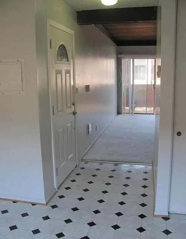 2 bed, 2.0 bath, 1079 sqft, $2,020 — Photo 2