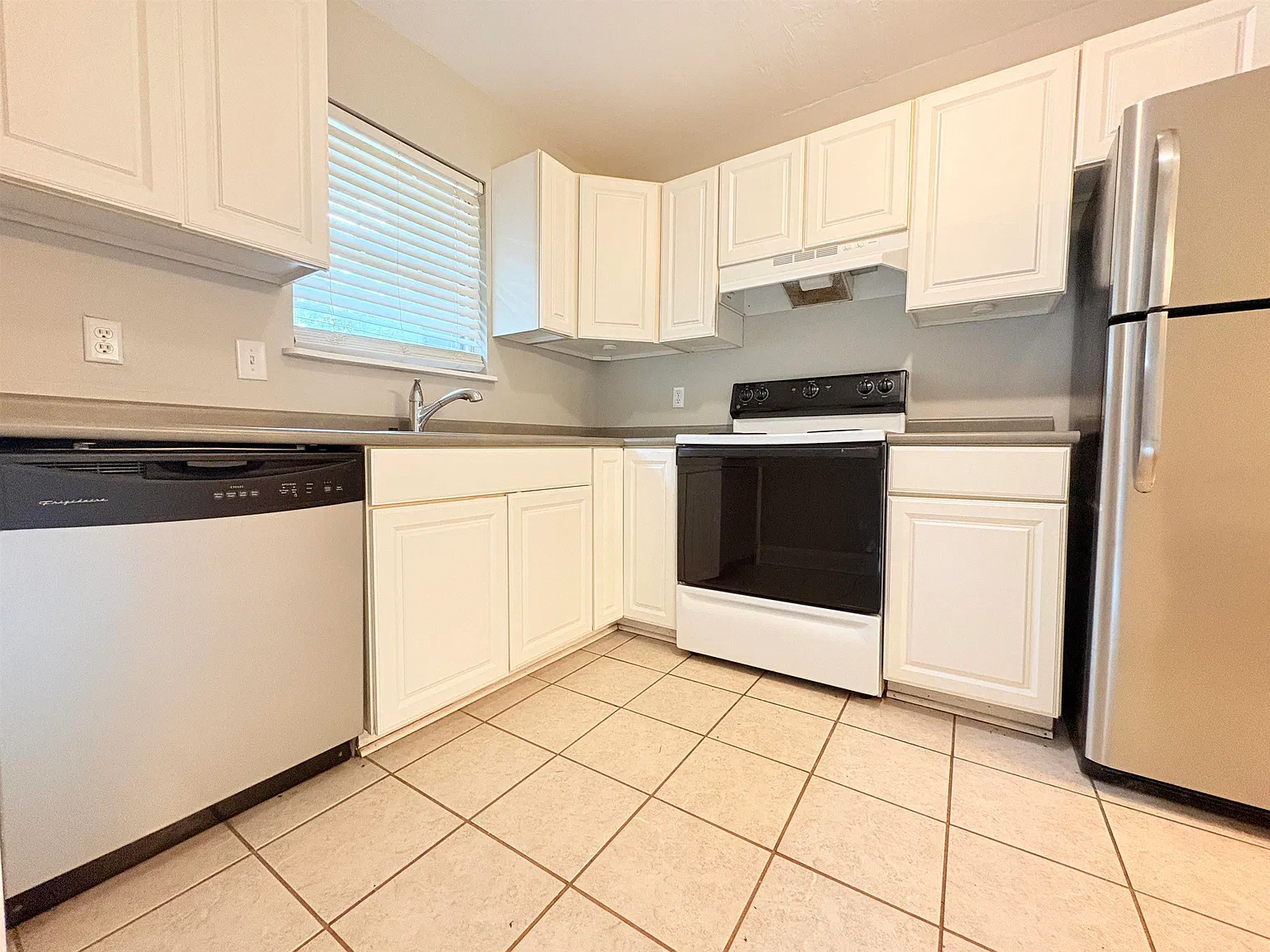 2 bed, 765 sqft, $1,150 — Photo 2