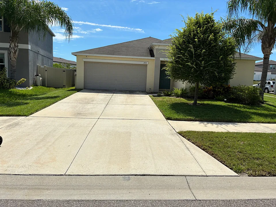 1934 Broad Winged Hawk Dr