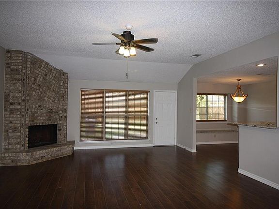 3rd image of 3113 Fairwood Dr