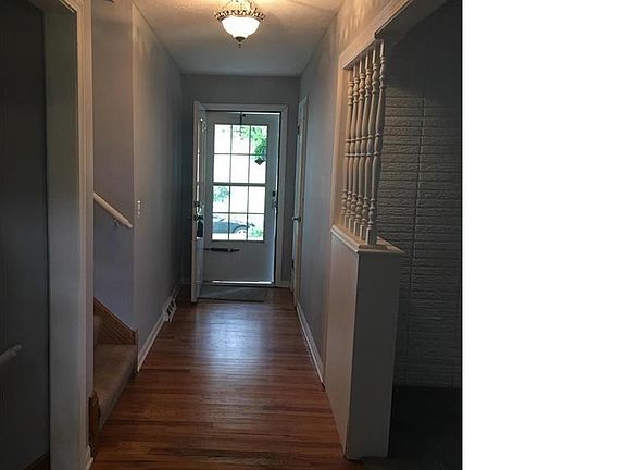 Front Entry/Foyer