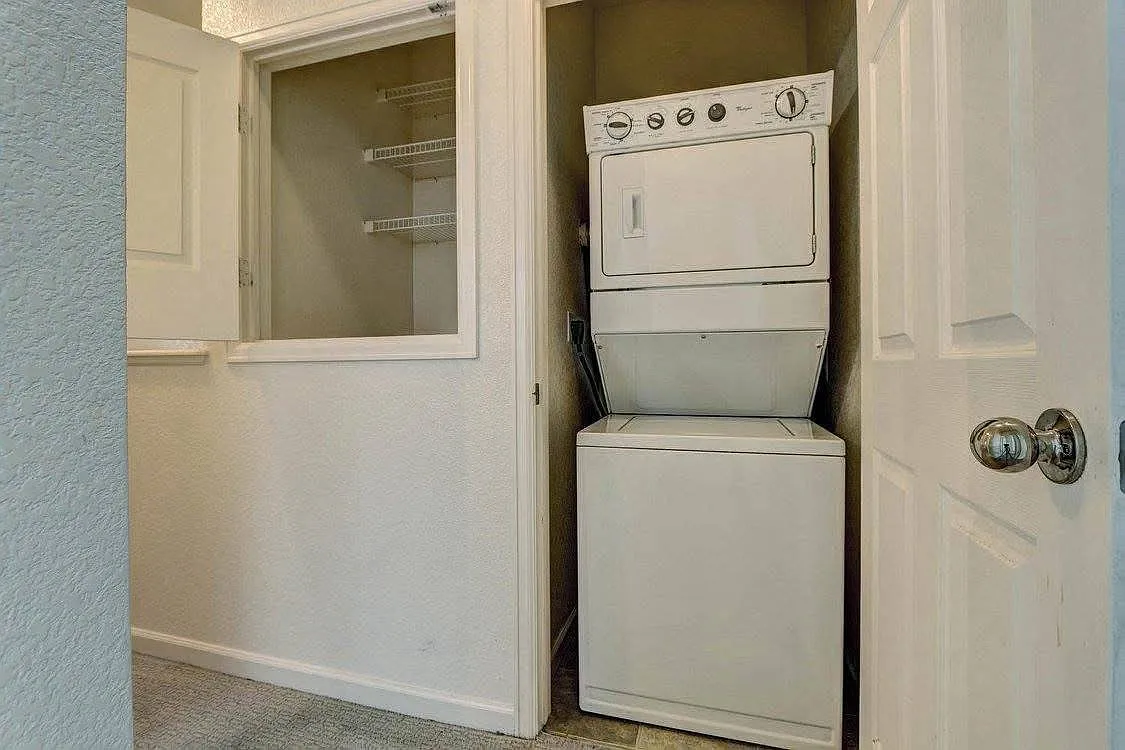 2 bed, 1393 sqft, $2,295 — Photo 3