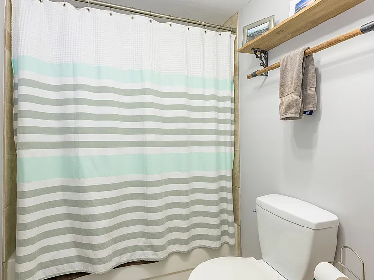 111 Lincoln Pl — Photo 12