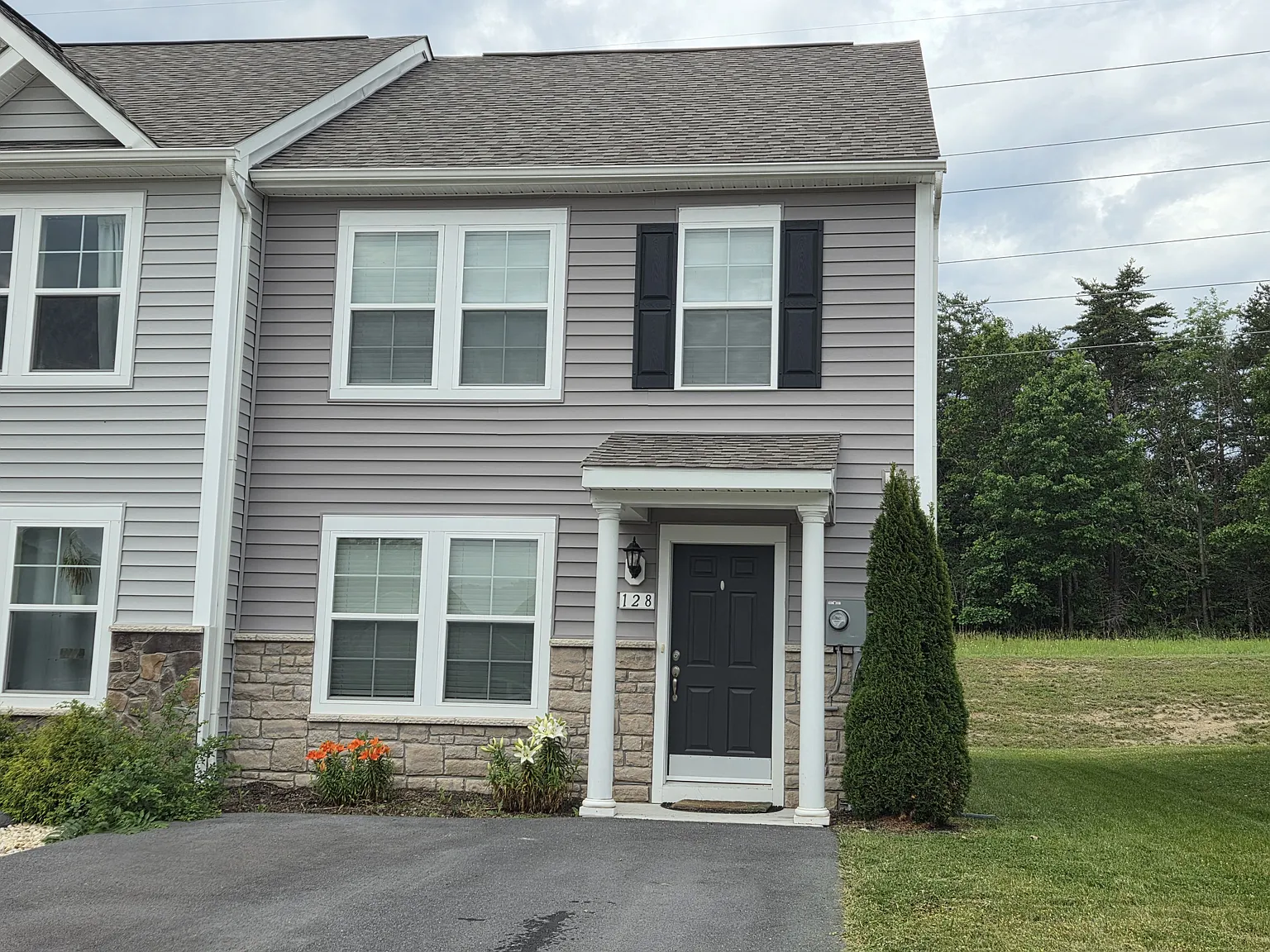 3 bed, 2.5 bath, 1480 sqft, $1,800 — Photo 1