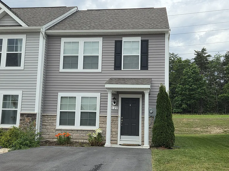 128 Loblolly Dr — Photo 1