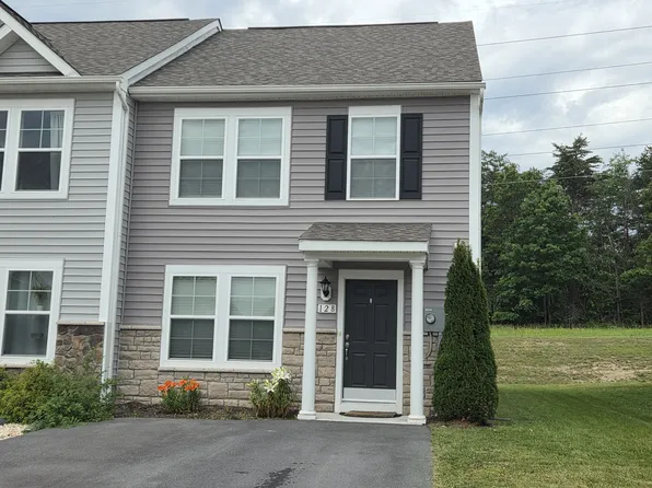 128 Loblolly Dr, Bunker Hill, WV 25413