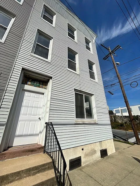 2 bed, 1000 sqft, $1,850 — Photo 1