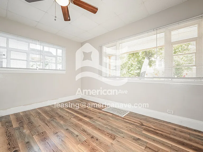 1516437_007_family_room_8.jpg