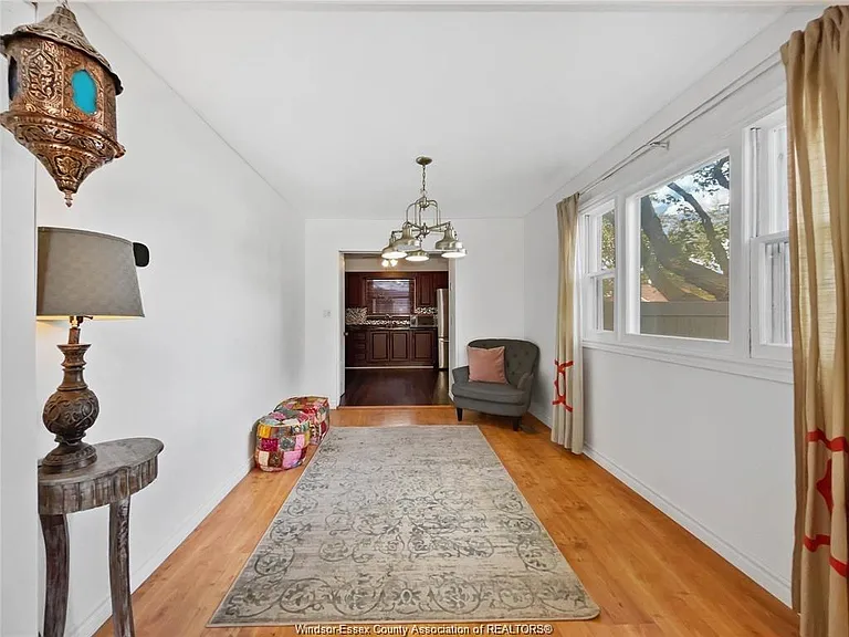1205 Oak St — Photo 3