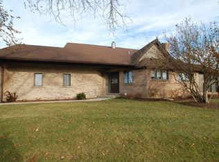 1800 Monterey Ct, Hoffman Estates, IL 60169