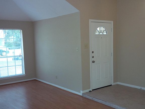 3rd image of 8503 Rose Manor Dr