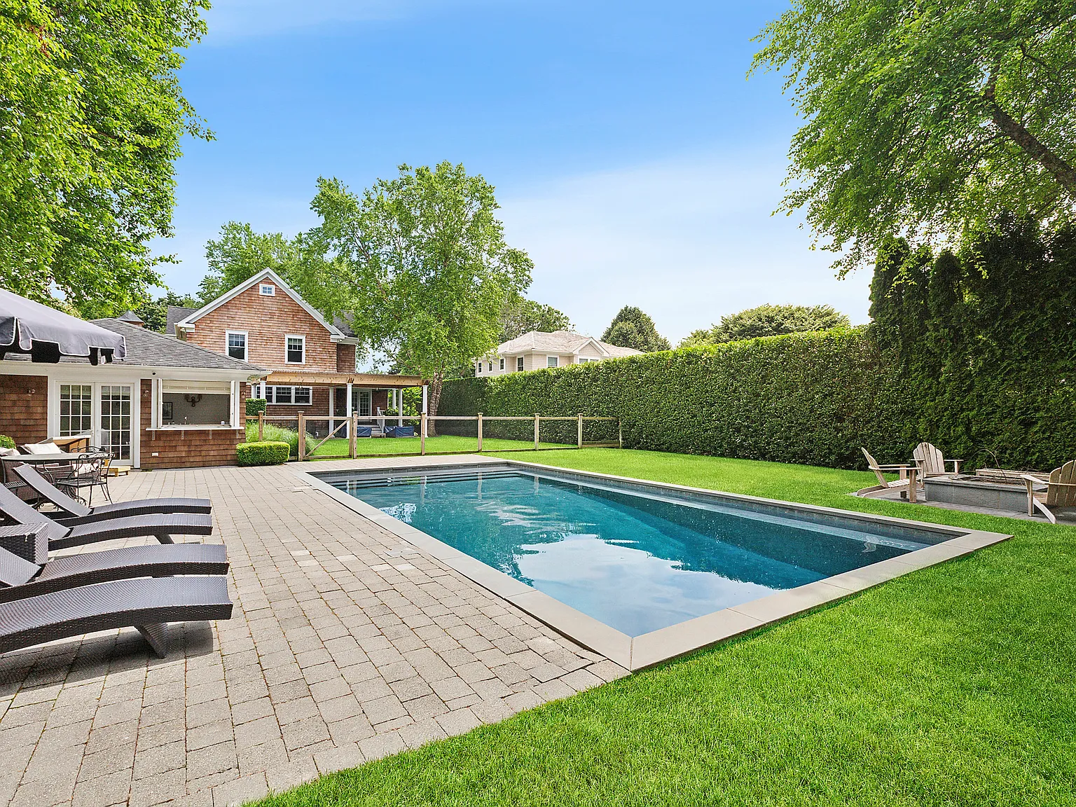 Stylish Southampton Village — Photo 4