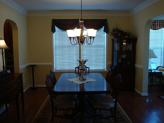 3rd image of 224 Grandville Arch