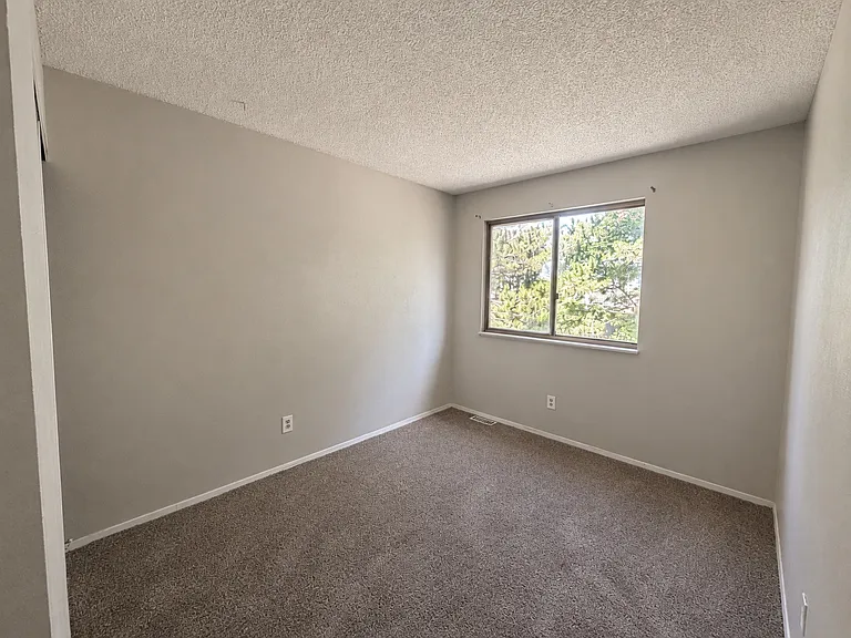 994 S Oakland Ct — Photo 20