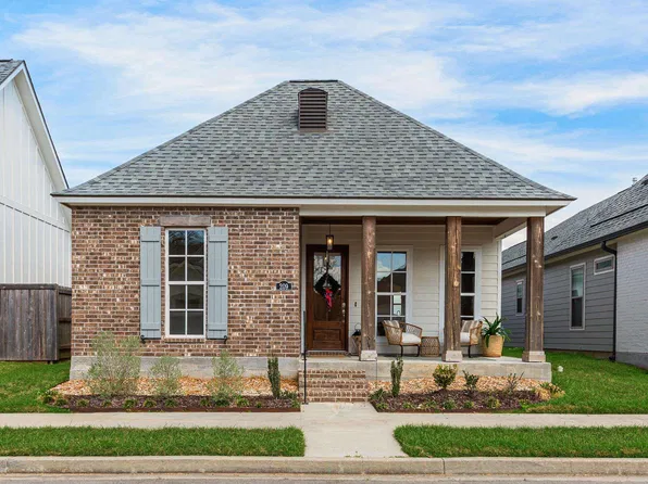 209 Manor House Ln, Lafayette, LA 70507