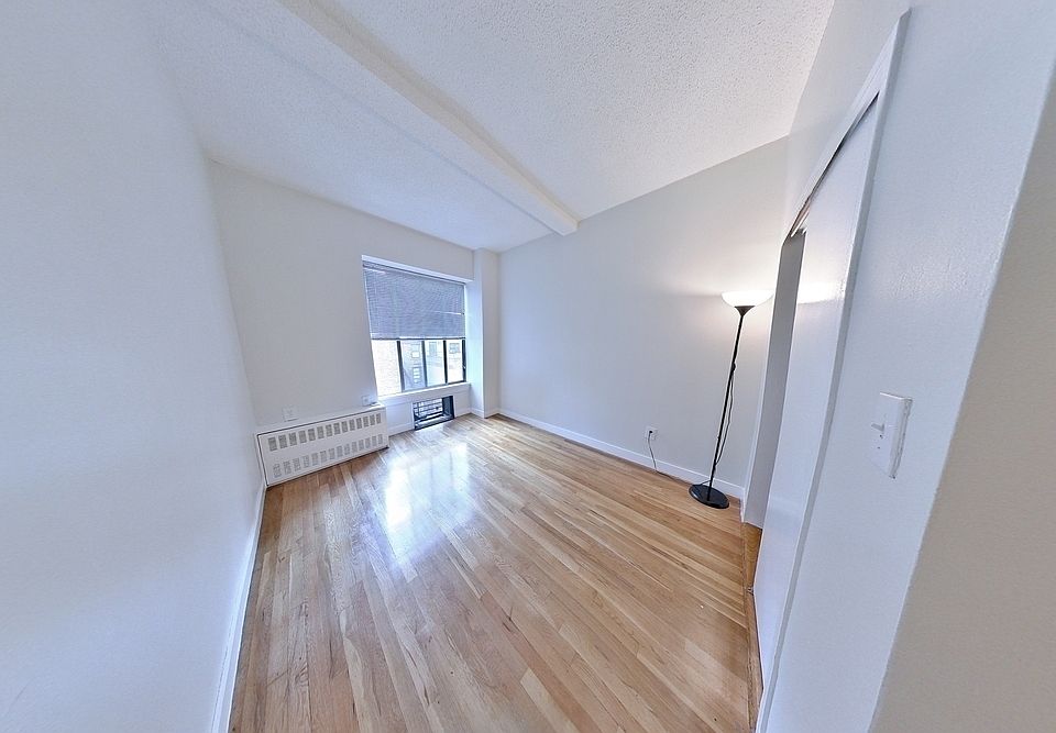 1st image of 114 E 40th St APT 4D