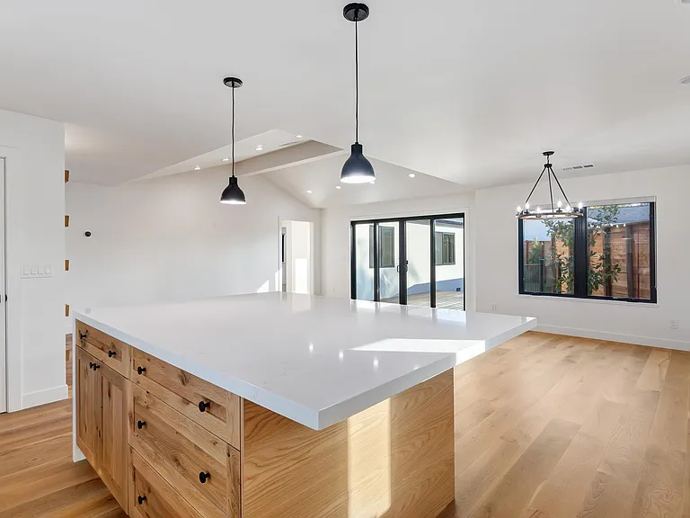 210 Tyler Ave — Photo 12