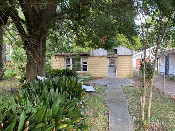 3522 Delille St, Chalmette, LA 70043