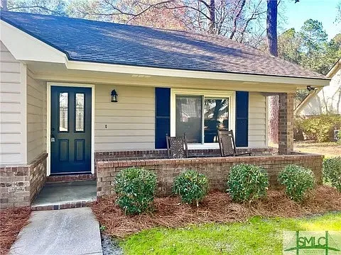 561 Davis Rd — Photo 2